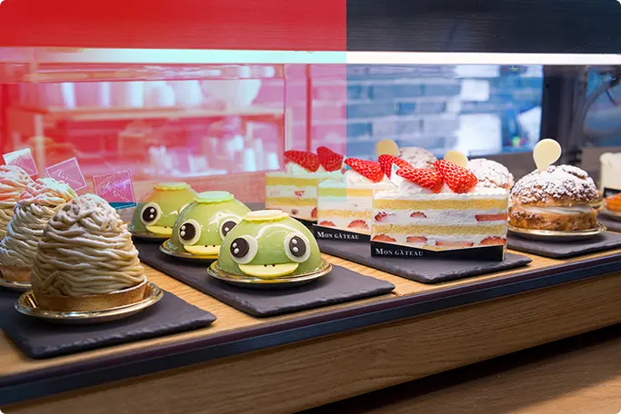 写真：ケーキが並ぶ様子