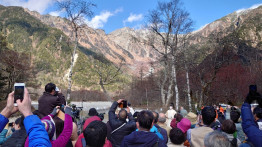 昨日は晴天の閉山式。多数の方々がお見えになりました。