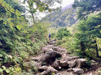 横尾を越えてから、本格的な登山道が始まります！