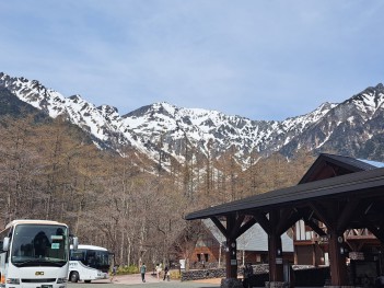 穂高連峰の残雪もいつもより少なめ・・・(カメラマンの腕がイマイチです)