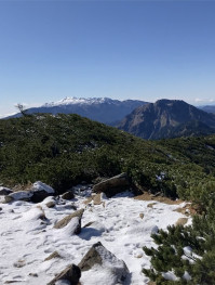 振り返ると、焼岳と笠ヶ岳が構えてます。360度山に囲まれてます。