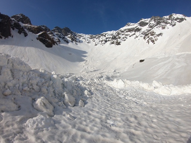 涸沢カールの雪崩跡