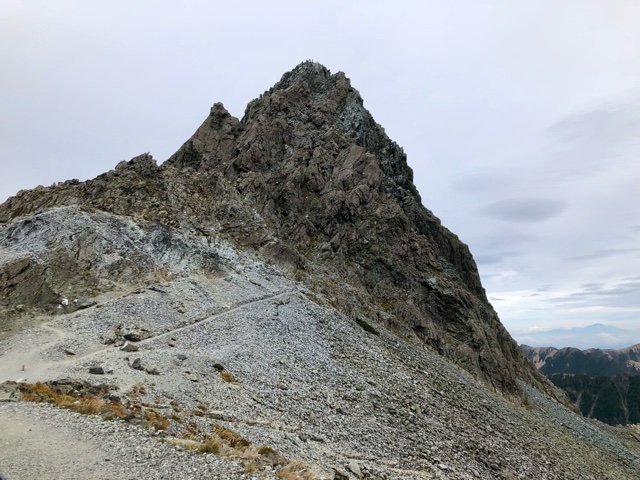 槍ヶ岳山荘前より槍ヶ岳の穂先