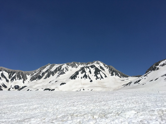 ケーブルカーなどを乗り継いで、ついた先は雪の世界。