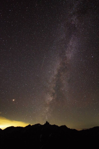 槍ヶ岳と天の川そして流れ星☆