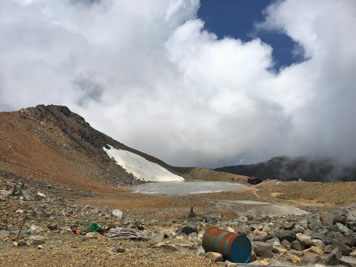 二ノ池には火山灰が…