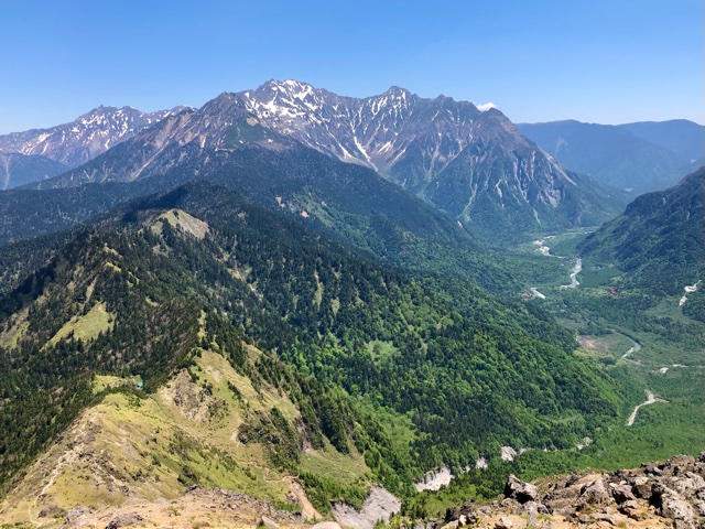 焼岳山頂から上高地の眺め