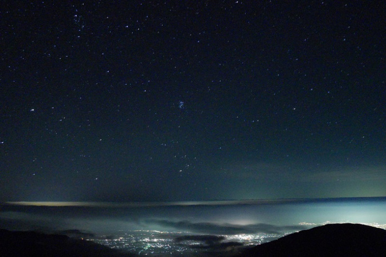 星空撮影にも挑戦しました。中央の星の集まりはすばる。