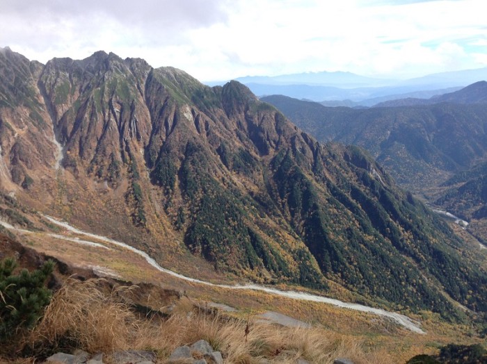 横からみた岳沢