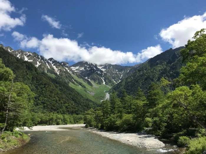 9時過ぎの河童橋からの景色。