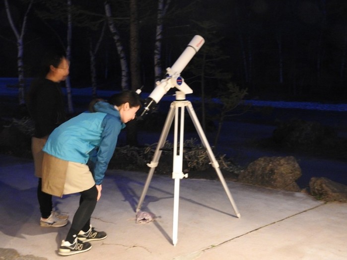 天体望遠鏡で木星のシマシマを観察