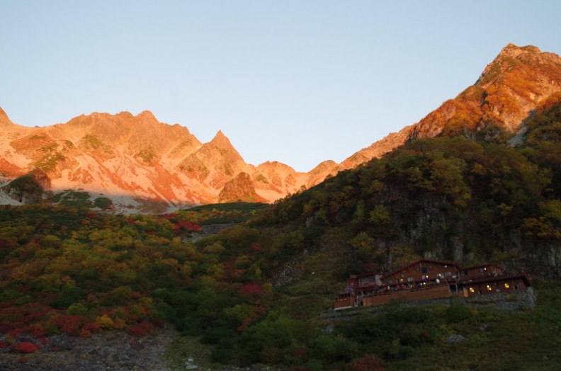 赤くそまる涸沢