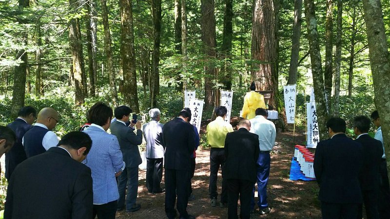 上高地では毎年6月17日に、一年の安全を祈願するそうです。