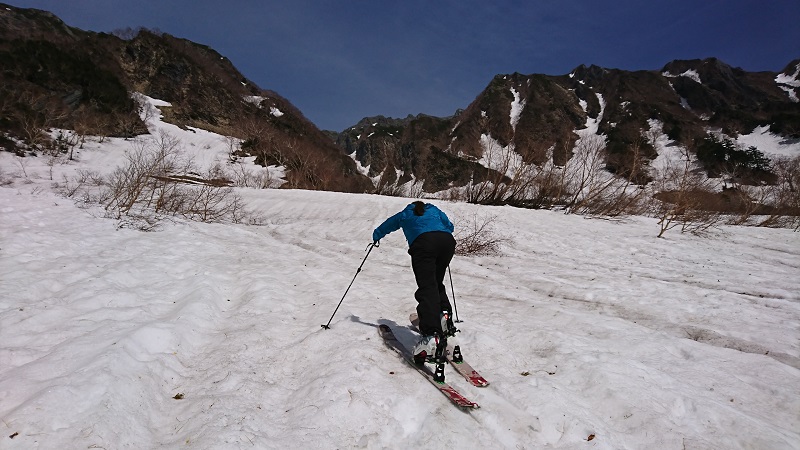 唐田さん、初めての雪の斜面歩き♪