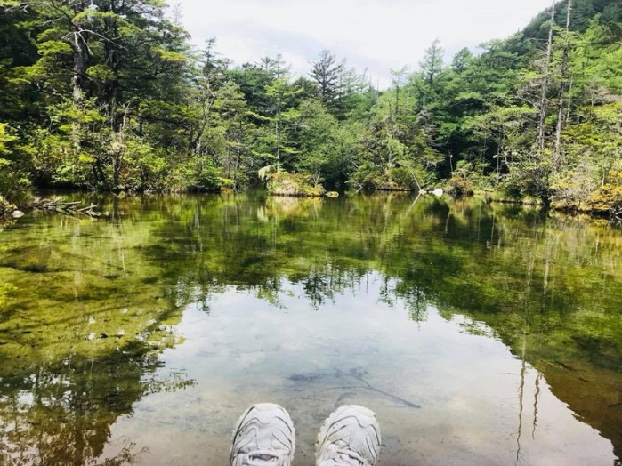 明神池でしばし静かなひと時をすごします。