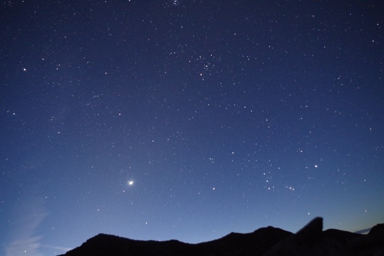 大天井岳の上で、“明けの明星”金星が輝いていました。