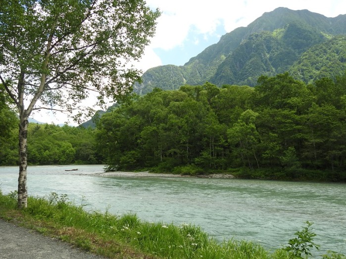 梓川の色・量ともに、少しずつ元に戻りつつあります