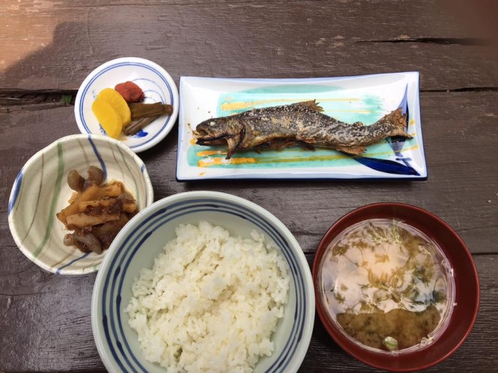 岩魚は頭も尻尾も食べられます！