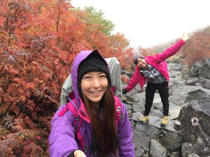 雨の中、かっぱを着ての登山。