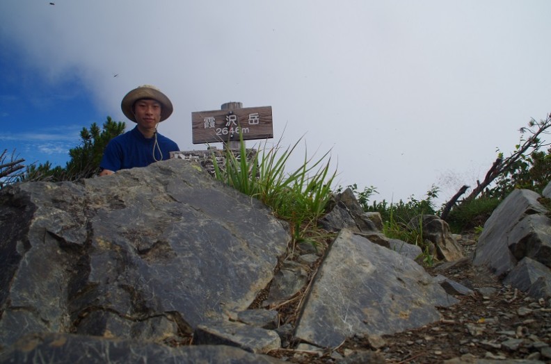 霞沢岳山頂にて。