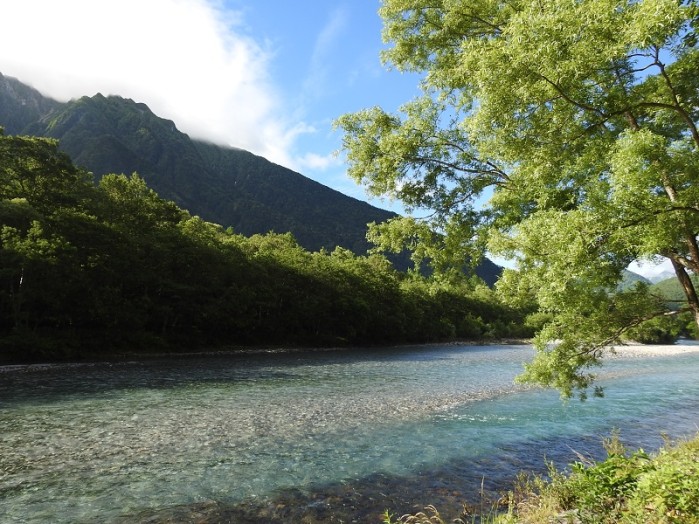 梓川の透き通った色