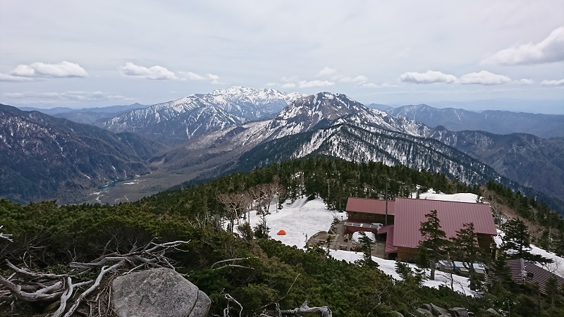 焼岳の左奥には乗鞍もきれいに見えました。