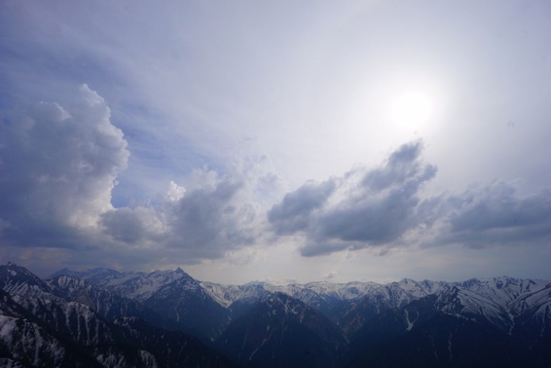 稜線に建つ燕山荘からは槍ヶ岳をはじめとする北アルプスの眺めは最高でした♪