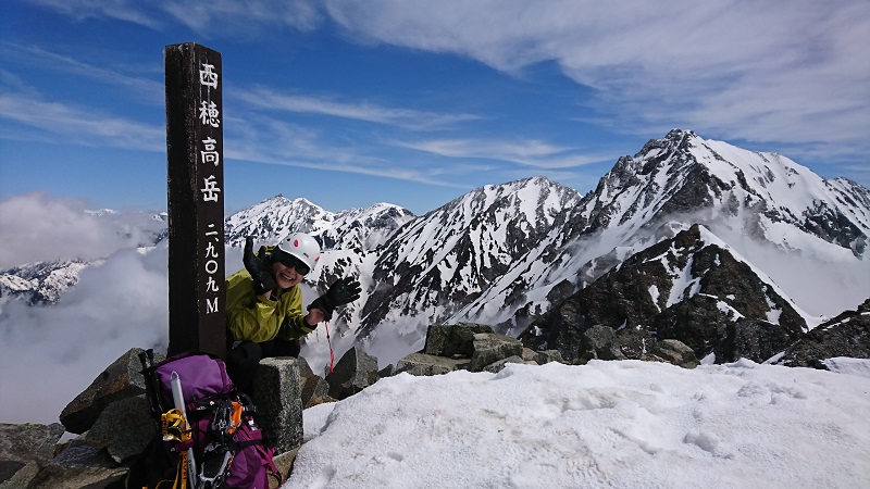 無事、西穂岳山頂に到着！遠くに槍ヶ岳から、手前には奥穂まできれいに見えました。